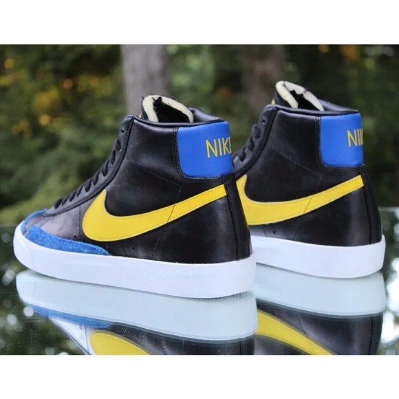 Size 10.5 - Nike Blazer Mid Peace, Love, and Basketball 2020 - Picture 2 of 3